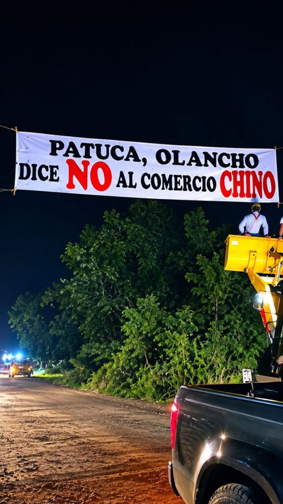 Alcaldes y comerciantes de Olancho expresan rechazo a la expansión de tiendas chinas